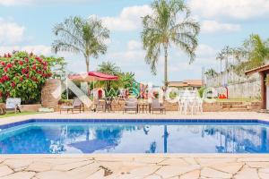 Swimmingpoolen hos eller tæt på Casa com piscina e mesa de sinuca em Itupeva