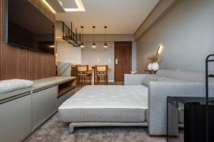 a kitchen and living room with a couch and a table at 1403 - Flat Excelente em São Luís in São Luís +17 photos