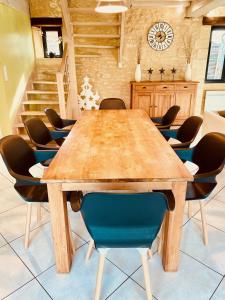 a conference room with a wooden table and chairs at La Truffière du Vignou in Archignac