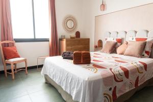 Postel nebo postele na pokoji v ubytování Villa T4 avec piscine, 6 à 8 personnes + 34 fotografií