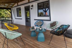 Posezení v ubytování Villa T4 avec piscine, 6 à 8 personnes