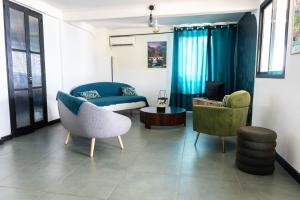 Posezení v ubytování Villa T4 avec piscine, 6 à 8 personnes