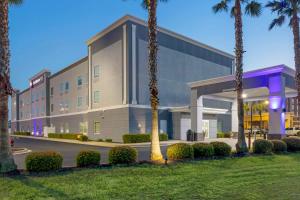 an office building with palm trees in front of it at Best Western Plus Brunswick Inn & Suites in Brunswick
