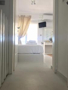 Posteľ alebo postele v izbe v ubytovaní Mola Kalyva SeaView Mesidrili