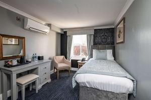 Katil atau katil-katil dalam bilik di Thames Riviera Hotel, Sure Hotel Collection by Best Western