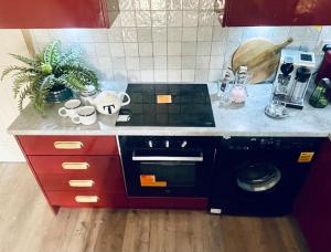 Kuhinja ili čajna kuhinja u objektu New, unique, tiny house with garden