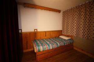 Uma cama ou camas num quarto em Résidence Palafour - Studio pour 2 Personnes 371
