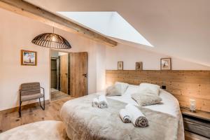 Cama ou camas em um quarto em Résidence Les Terrasses De La Vanoise - Pièces 501