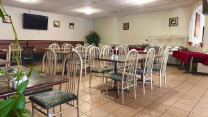 Posezení v ubytování Lacombe Motor Inn