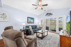 a living room with a couch and a ceiling fan at Gorgeous 3BR 3BA Villa W/Amazing Views Near Beach in Myrtle Beach