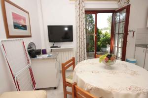 TV a/nebo společenská místnost v ubytování Apartment in Varvari - Istrien 49826
