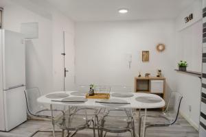 Кухня или мини-кухня в El Camino Del Mar
