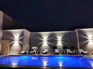 Bazén v ubytování Hotel Alvarado Suites nebo v jeho okolí