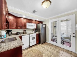 Η κουζίνα ή μικρή κουζίνα στο Paradise Cove at Island Getaway +10 φωτογραφίες