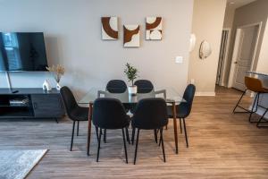 Posezení v ubytování Luxurious Brand New 3BR 2B Apt in Heart of Athens