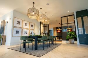 Posezení v ubytování Luxurious Brand New 3BR 2B Apt in Heart of Athens