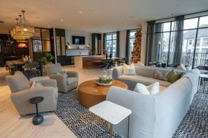 Posezení v ubytování Luxurious Brand New 3BR 2B Apt in Heart of Athens