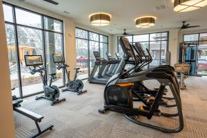 Fitness centrum a/nebo fitness zařízení v ubytování Luxurious Brand New 3BR 2B Apt in Heart of Athens