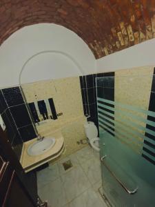Koupelna v ubytování king kassem nubian guest house
