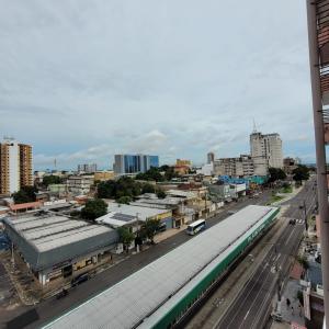 a train station with a train on a city street at Apartamento Conforto/Praticidade in Manaus