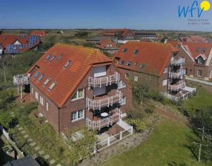 an aerial view of a large brick house at Luv und Lee - Ferienwohnung Juister Stuv in Juist