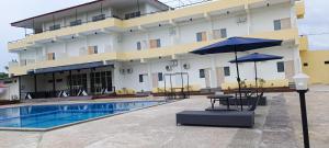 Bazén v ubytování Hotel Apex Dobo nebo v jeho okolí