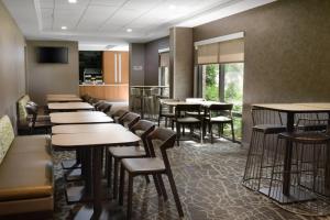 Posezení v ubytování SpringHill Suites Dallas Addison/Quorum Drive