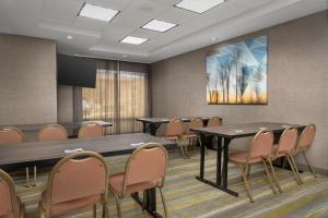 Konferenční prostory v ubytování SpringHill Suites Dallas Addison/Quorum Drive + 18 fotografií