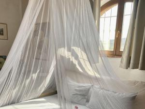 Tempat tidur dalam kamar di Holiday home Casa Lena