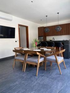 TV a/nebo společenská místnost v ubytování ¡New Villa 4BR with priv jacuzzi!