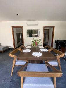 Posezení v ubytování ¡New Villa 4BR with priv jacuzzi!
