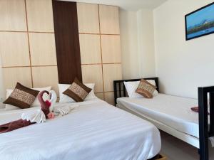 Postel nebo postele na pokoji v ubytování JS Residence Krabi