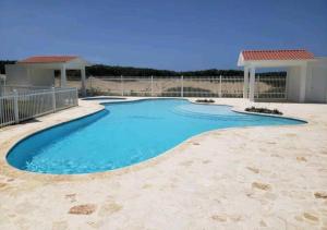 Kolam renang di atau dekat dengan Damaka 6 Guest BeachFront Pool Apt at Isabela, PR