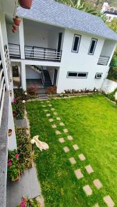 Magizham Homestay外面的花园