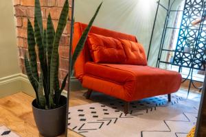 Posezení v ubytování Commandery Vaults - Luxury Apartment in City Centre with SKY TV