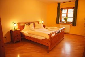 Postel nebo postele na pokoji v ubytování Hotel zur Post
