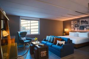 Postel nebo postele na pokoji v ubytování Renaissance Minneapolis Bloomington Hotel