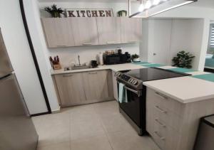 Dapur atau dapur kecil di Damaka 6 Guest BeachFront Pool Apt at Isabela, PR