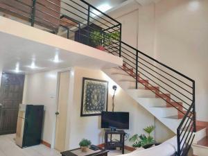 TV a/nebo společenská místnost v ubytování Pal-Watson Apartments