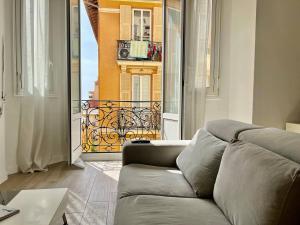 O zonă de relaxare la Stylish 3-bedroom Gem Steps From Monaco Spacious