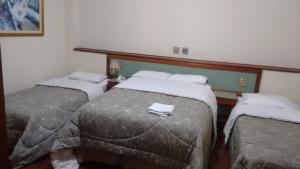 Ein Bett oder Betten in einem Zimmer der Unterkunft Martha Office Hotel