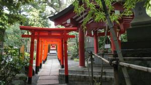Aed väljaspool majutusasutust Toyoko Inn Atami Ekimae