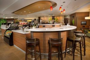 a bar in a restaurant with stools at a counter at Courtyard by Marriott Waldorf in Waldorf