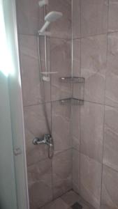 A bathroom at Emre's Stone House