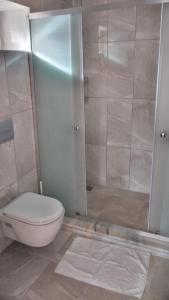 A bathroom at Emre's Stone House