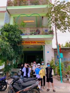 a group of people standing in front of a building at Homestay Châu Triều - Phan Thiết in Phan Thiet
