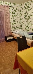 Postel nebo postele na pokoji v ubytování Pension Haus am Malesfelsen + 22 fotografií