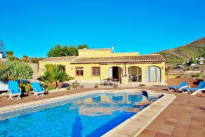 Photo de la galerie de l'établissement Marquesol - pri. pool villa with captivating hill views in Benitachell, à Benitachell