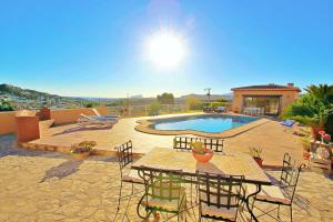 Photo de la galerie de l'établissement Marquesol - pri. pool villa with captivating hill views in Benitachell, à Benitachell