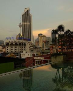 Ein allgemeiner Blick auf Kuala Lumpur oder ein Stadtblick von des Hotels aus
